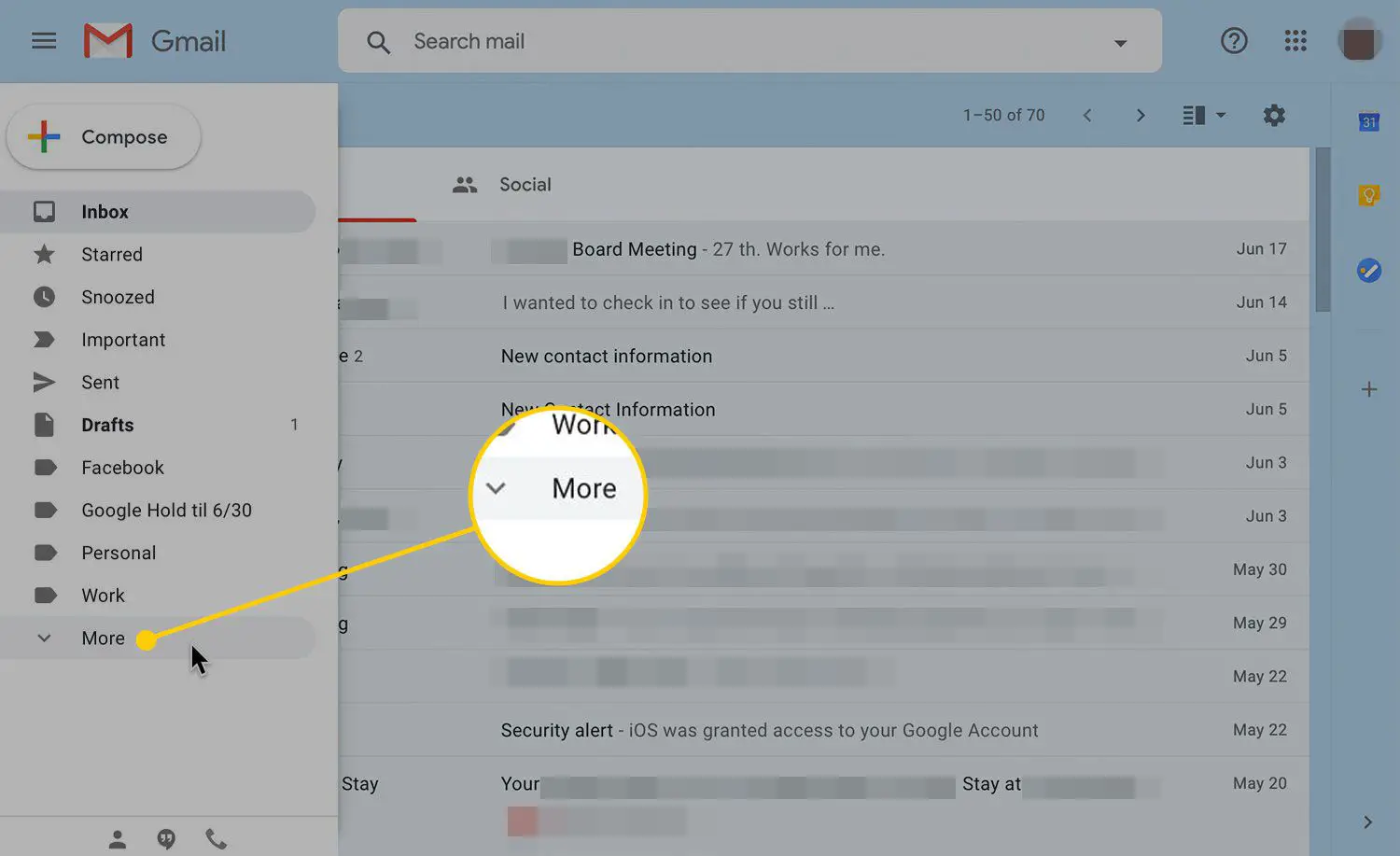 Painel de navegação do Gmail com a opção Mais destacada