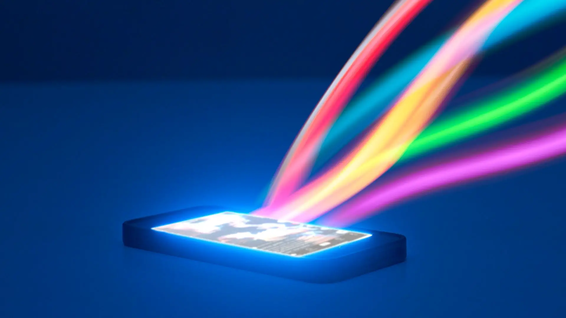 Imagem de um vídeo TikTok sendo baixado de um smartphone com os dados sendo mostrados como cores do arco-íris.