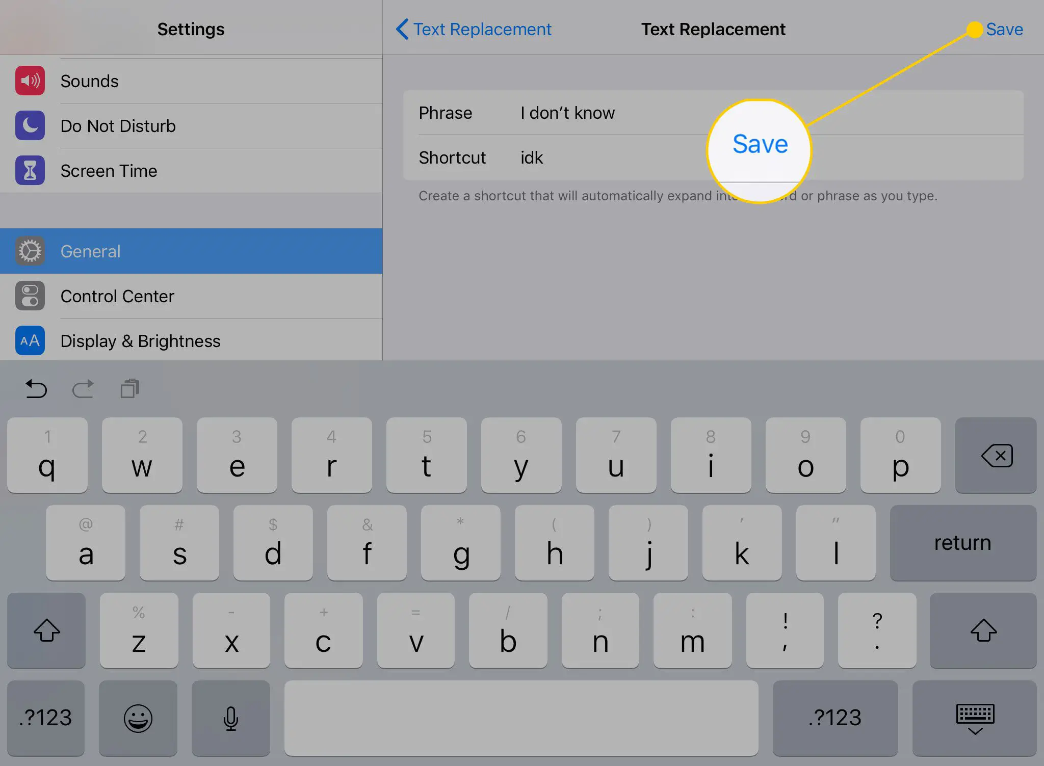 Menu de substituição de texto em um iPad com o botão Salvar destacado