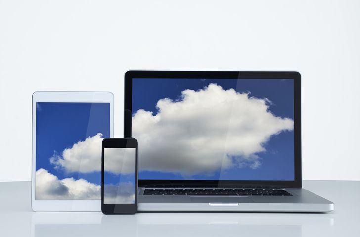 Dispositivos digitais ilustrando o conceito de nuvem
