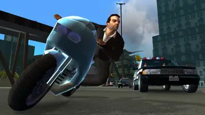 Personagem no jogo andando de motocicleta em Grand Theft Auto: Liberty City Stories