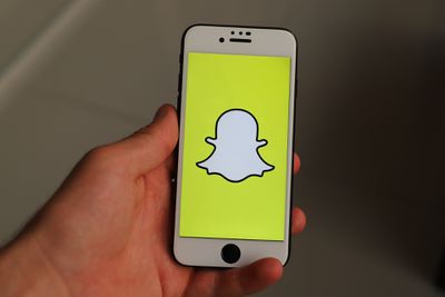 O aplicativo Snapchat carregando em um smartphone.