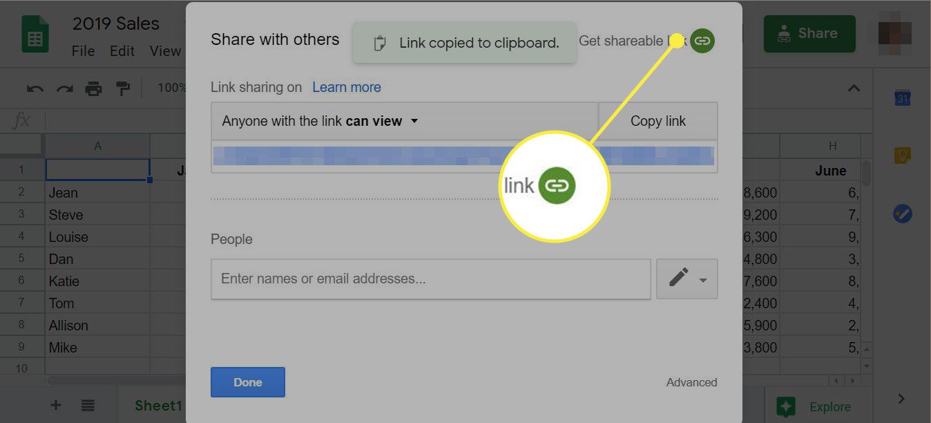 Uma captura de tela da janela de compartilhamento do Planilhas Google com o "Obter link compartilhável" botão destacado
