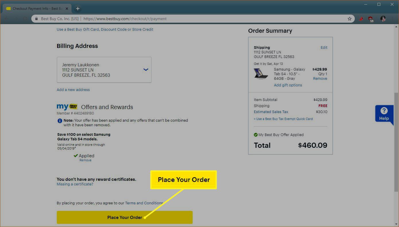 Uma captura de tela de um desconto de estudante aplicado no site da Best Buy.