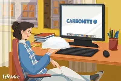 Pessoa usando Carbonite em um computador