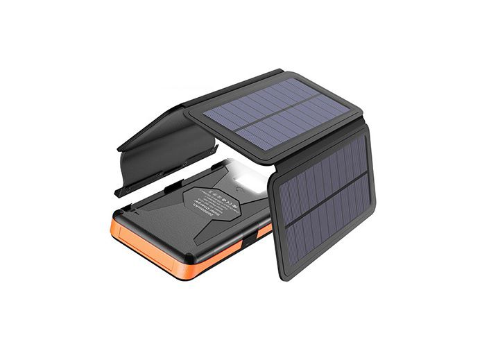 Um carregador solar para celular da X-Dragon.