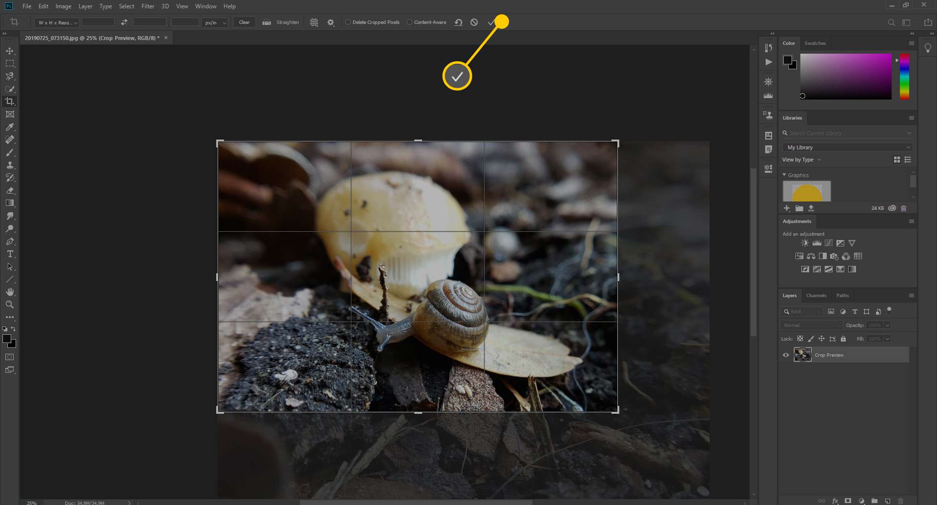 Uma captura de tela mostrando como aceitar um corte no Photoshop.