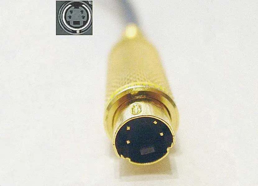 Exemplo de conexão e cabo S-Video