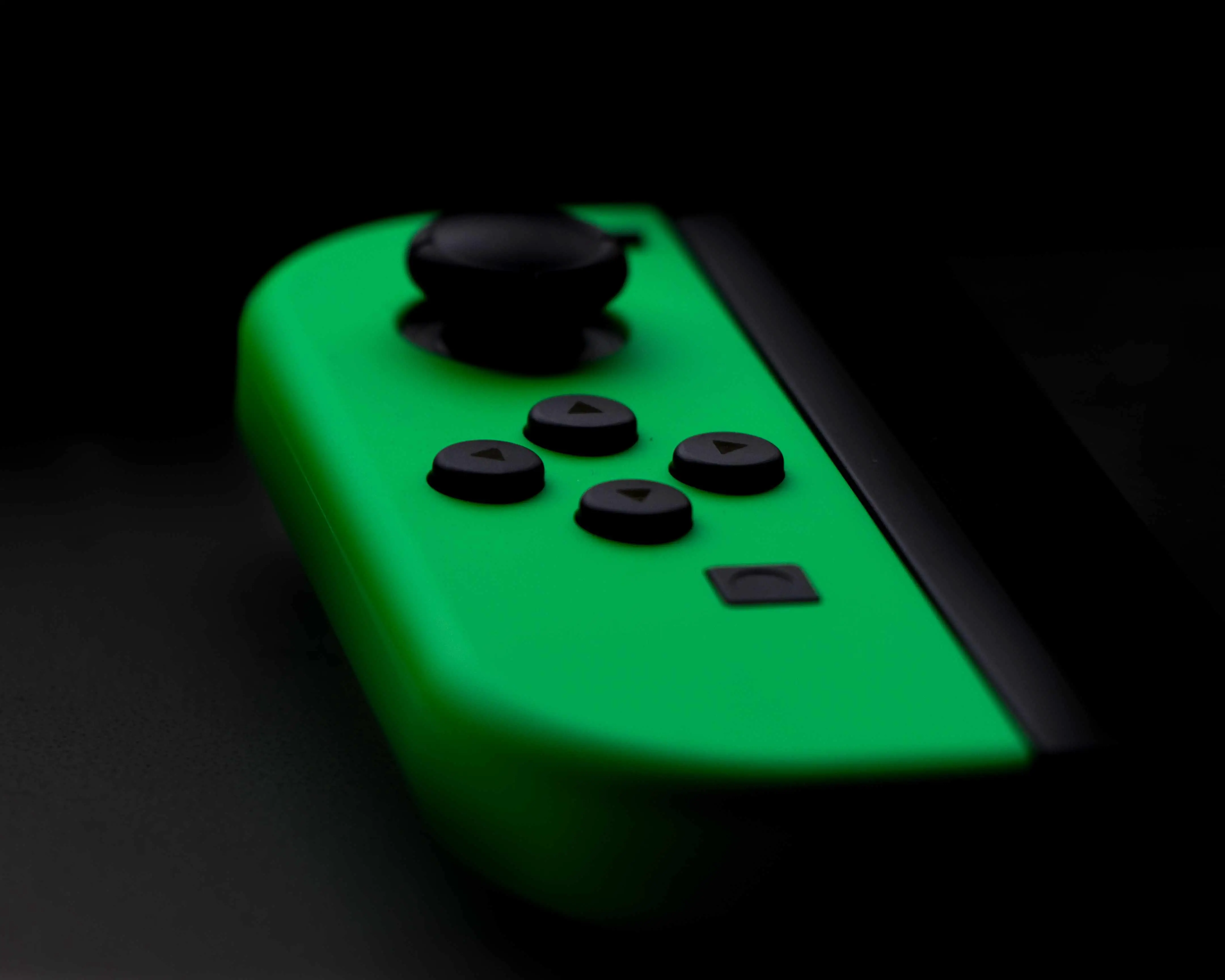 Um Nintendo Switch Controller verde. 