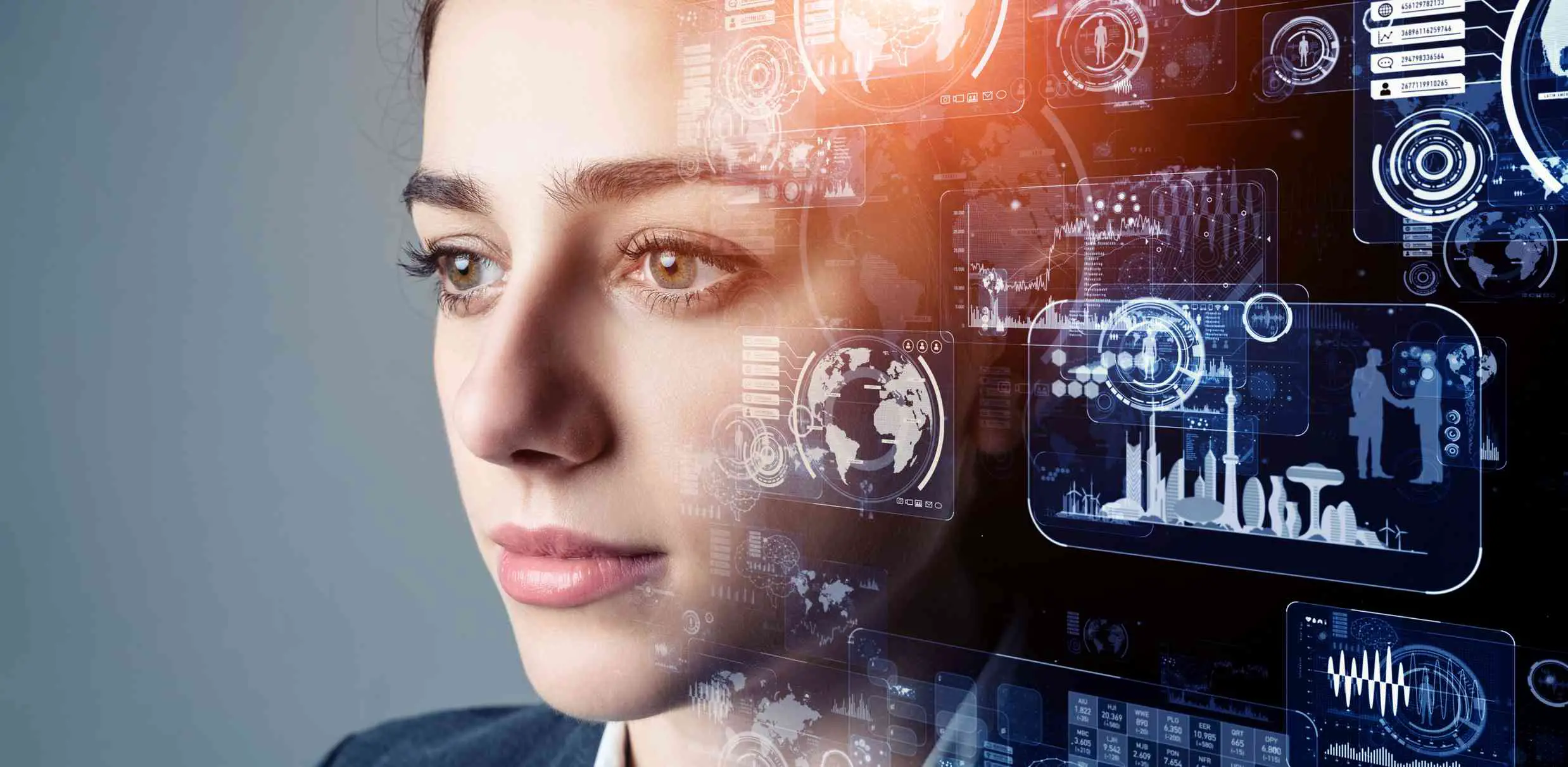 Uma imagem de uma mulher com gráficos de inteligência artificial sobrepostos em parte do rosto e na área do cérebro. 
