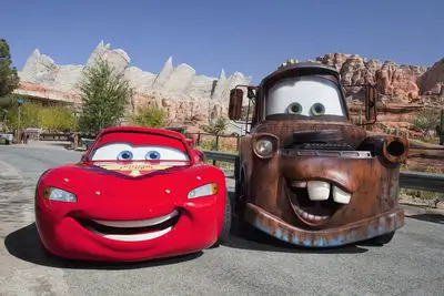 Esculturas de personagens da franquia Disney's Cars.