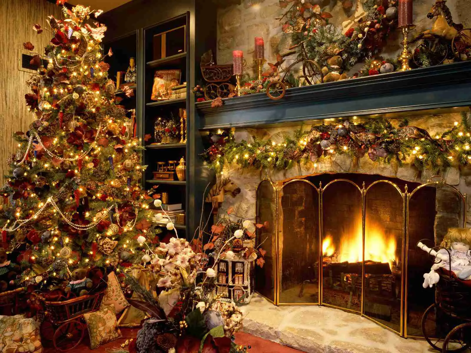 Papel de parede de Natal grátis com sala de estar decorada para as festas de fim de ano