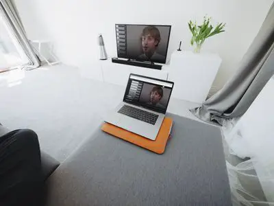 "The Office" show em um laptop e uma TV.
