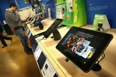 Os tablets são colocados à venda em uma loja Tiger Direct em 11 de abril de 2013 em Chicago, Illinois.