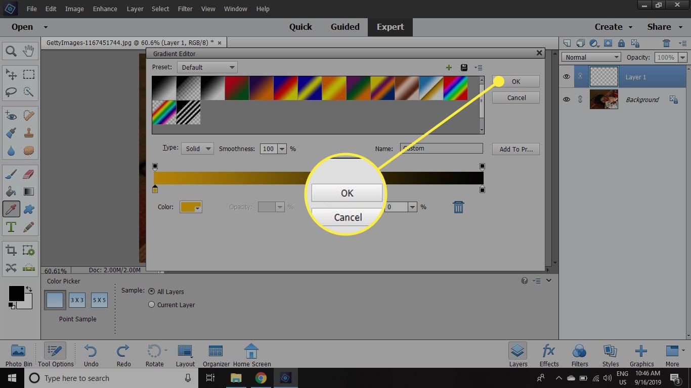 Uma captura de tela do Photoshop Elements com o botão OK no Editor de Gradiente destacado