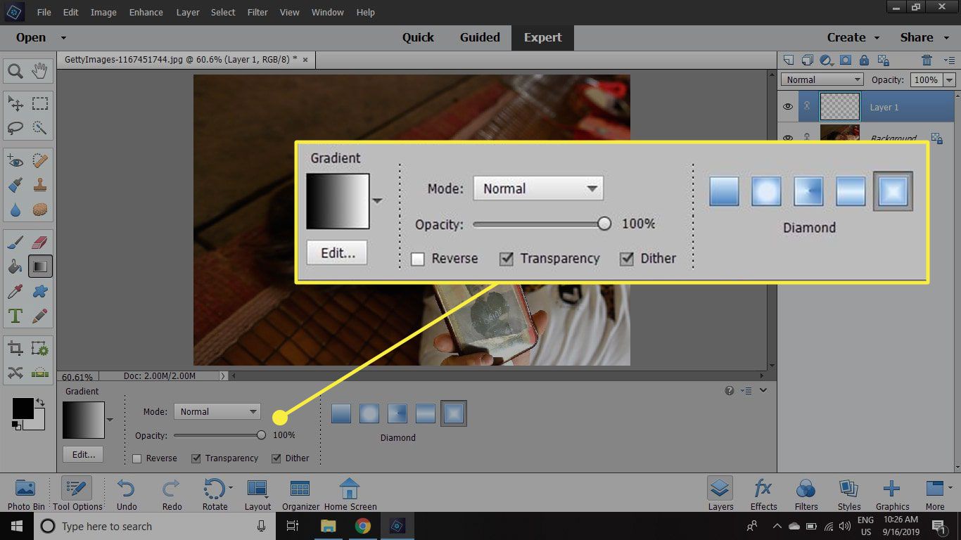 Uma captura de tela do Photoshop Elements com a caixa de configurações de gradiente destacada