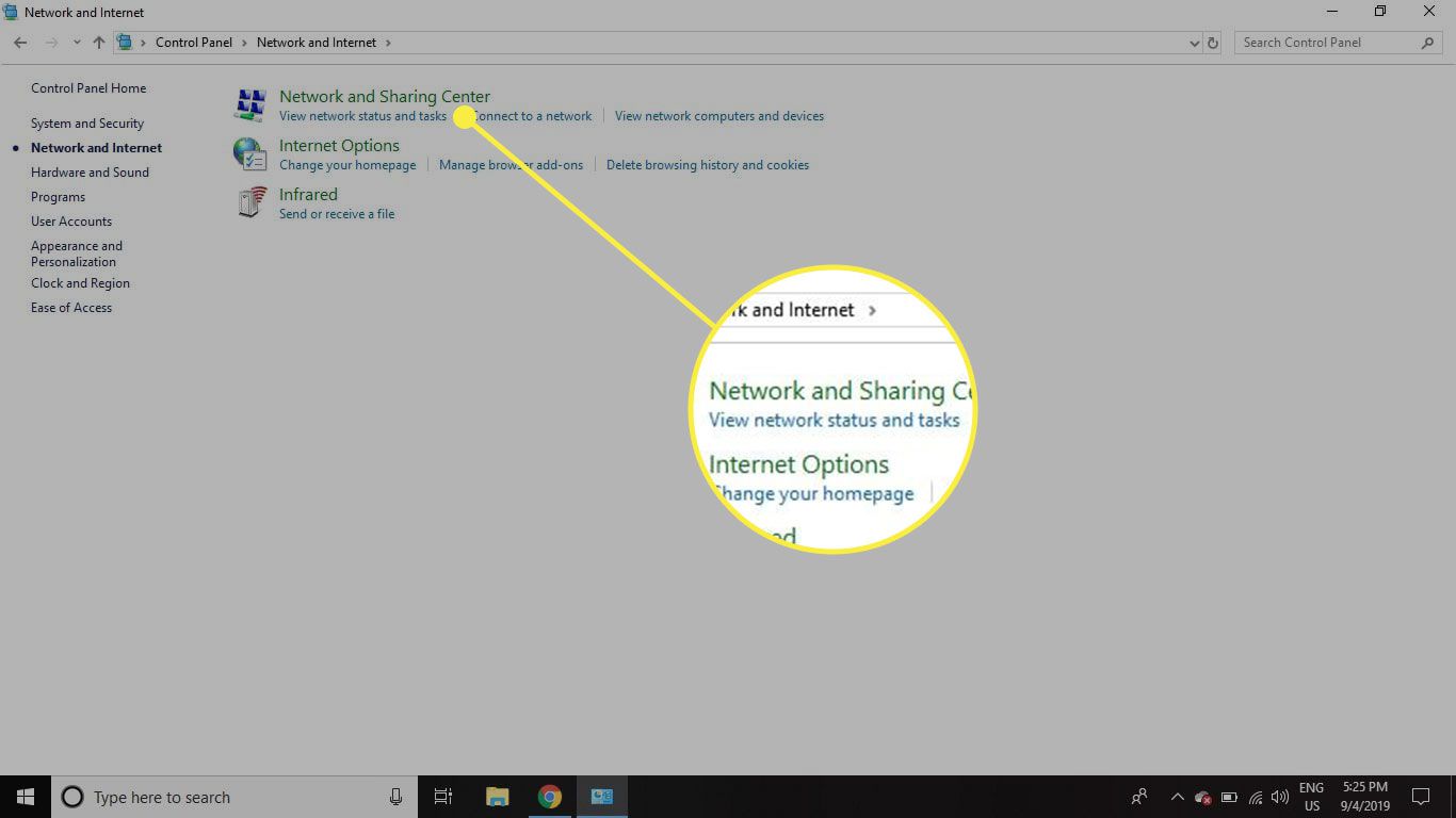 Uma captura de tela das configurações de rede no Windows 10 com a opção "Exibir status e tarefas da rede" destacada