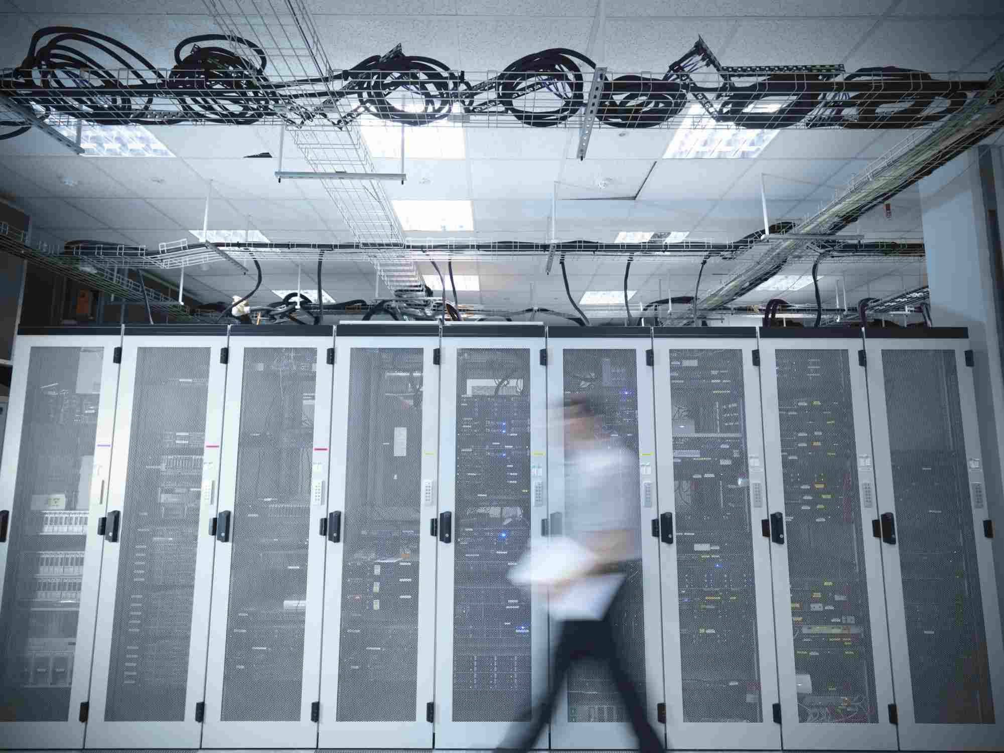 Racks de servidores em um data center