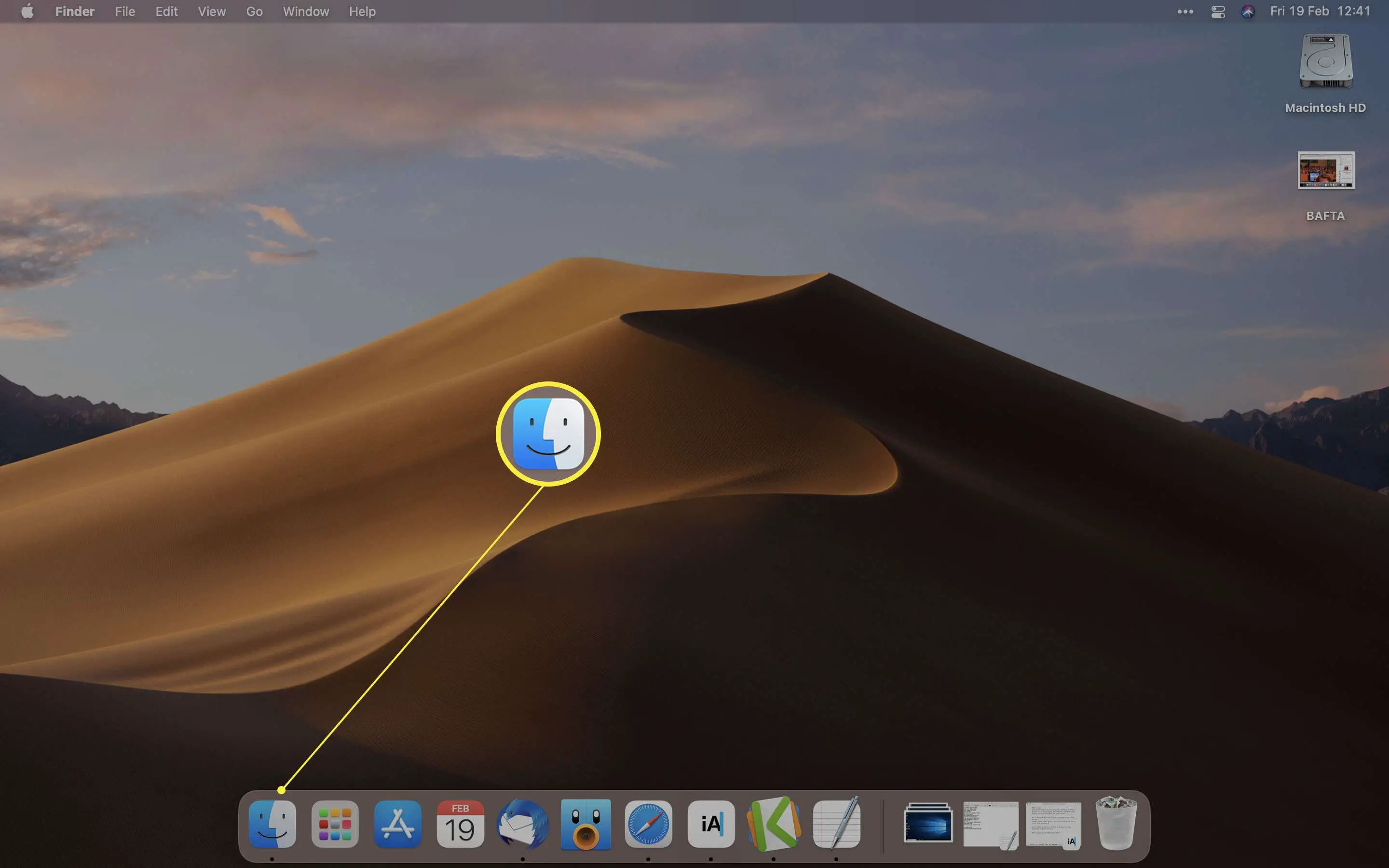 Área de trabalho do Mac com o ícone do Finder destacado