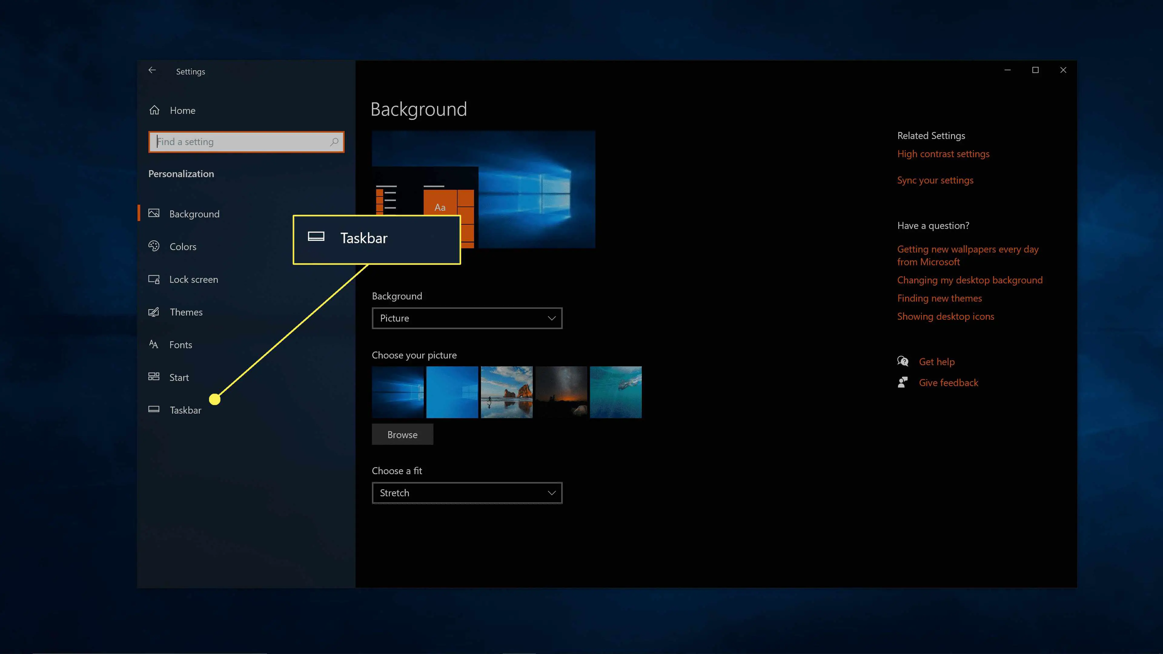 Barra de tarefas destacada no menu de personalização do Windows 10.