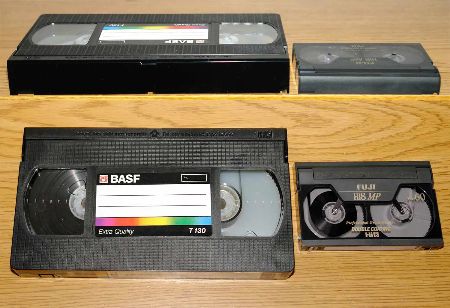 Comparação de tamanhos de cassetes de vídeo de 8 mm / VHS