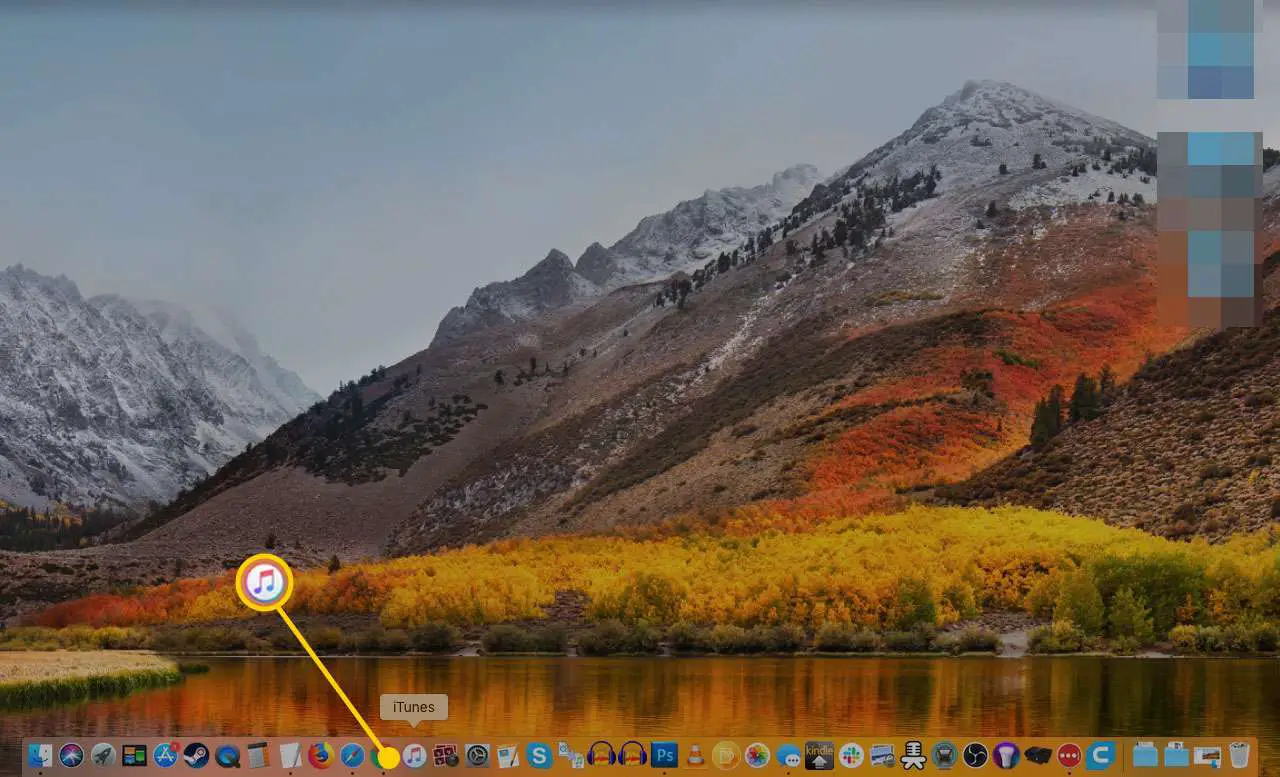 Uma área de trabalho Mac com o ícone do iTunes no Dock em destaque