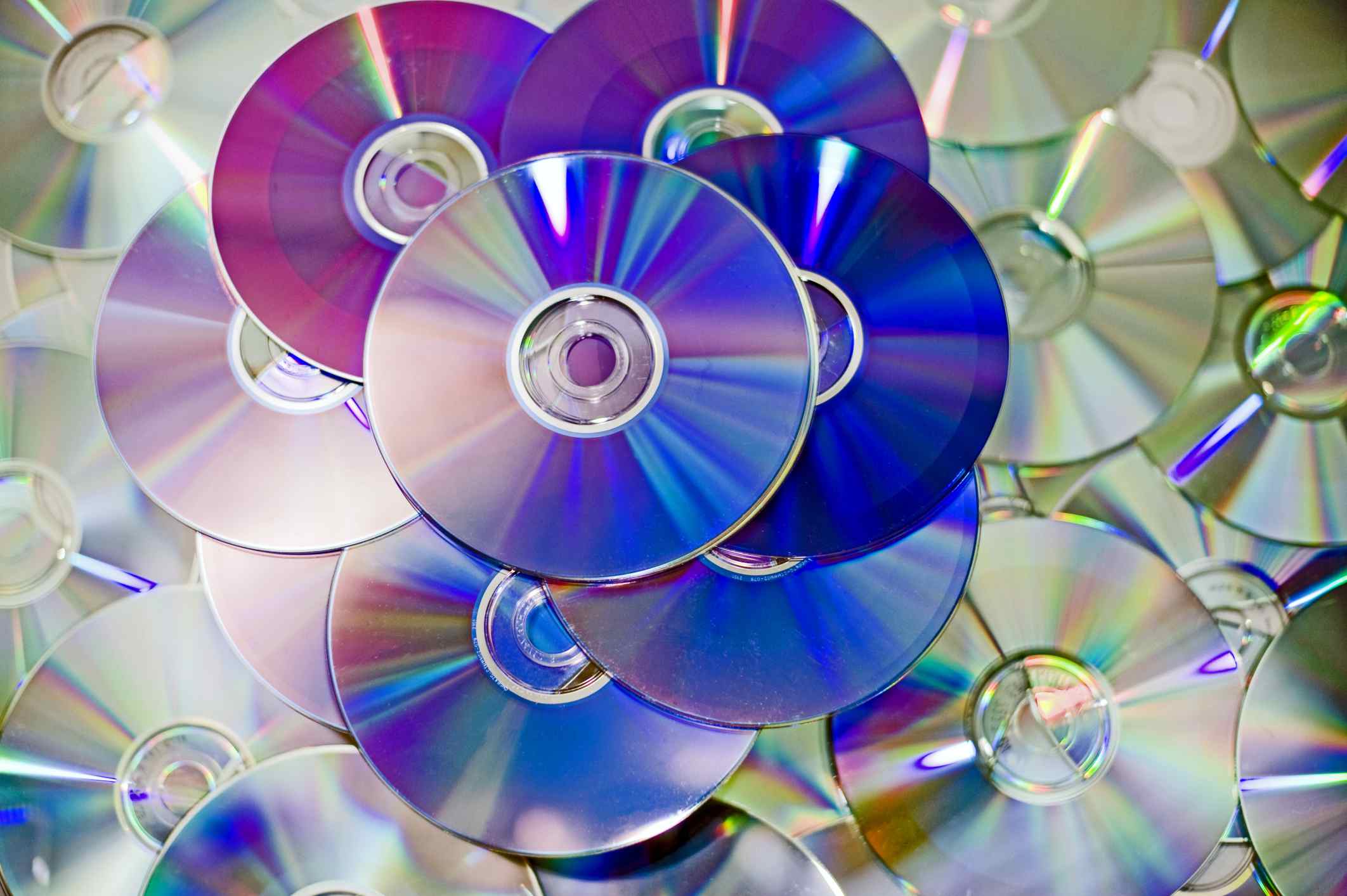 Foto de uma pilha de DVDs