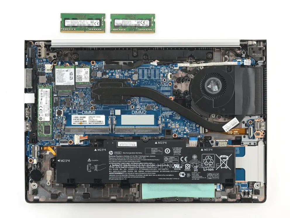 O interior do EliteBook 800 G5 com RAM na lateral