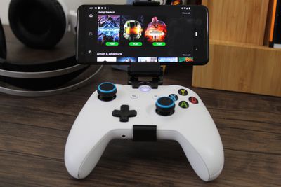 Um telefone Android transmitindo jogos do Xbox One.