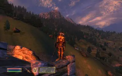 Um homem está em um penhasco com vista para algumas colinas em Elder Scrolls IV: Oblivion.